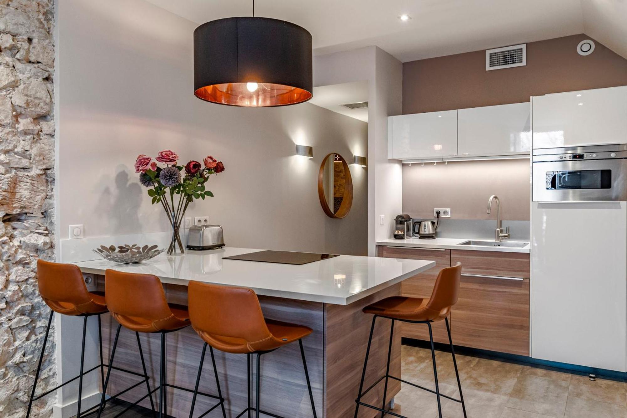 Luxury Family 2Br - Prime Location, Walk To Beach & Shopping, Sunny Balcony - Totolulu Cannes Hoche Екстериор снимка