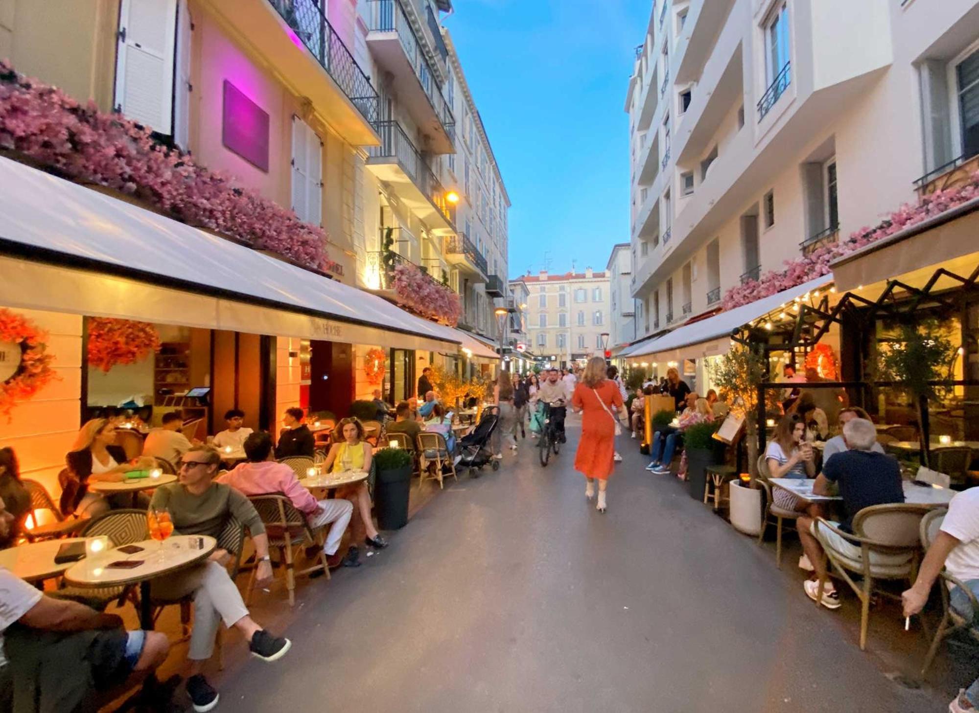 Luxury Family 2Br - Prime Location, Walk To Beach & Shopping, Sunny Balcony - Totolulu Cannes Hoche Екстериор снимка