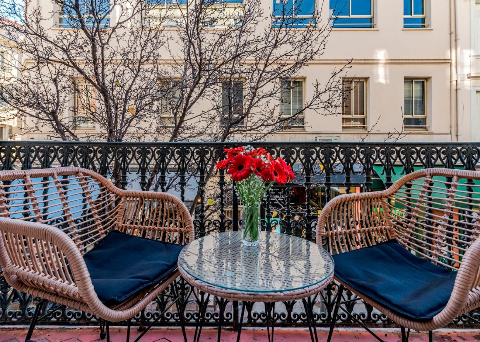 Luxury Family 2Br - Prime Location, Walk To Beach & Shopping, Sunny Balcony - Totolulu Cannes Hoche Екстериор снимка