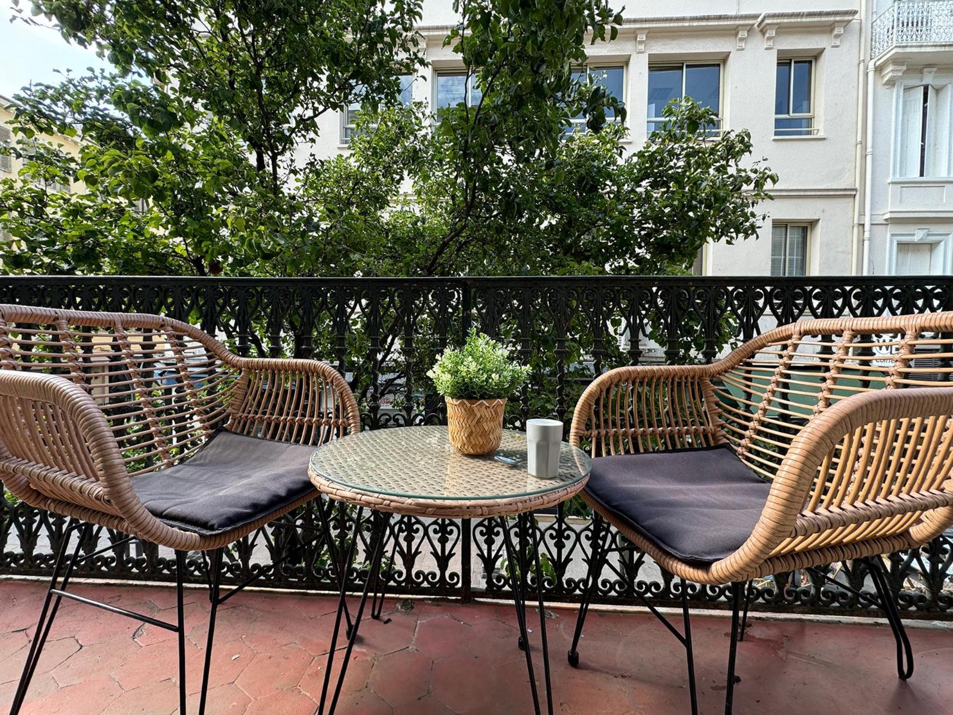 Luxury Family 2Br - Prime Location, Walk To Beach & Shopping, Sunny Balcony - Totolulu Cannes Hoche Екстериор снимка